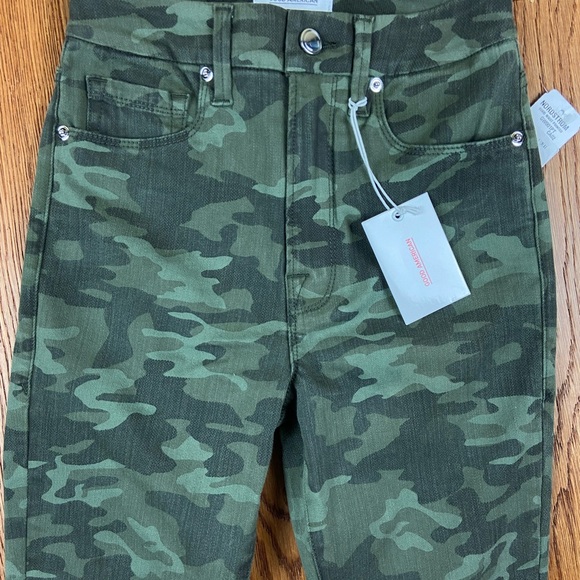 Good American Good Waist jeans, Camo Print, NWT, size 0/25 - Picture 2 of 6